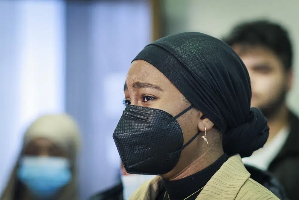 Giao su kien truong dai hoc vi mot buc anh cua Muhammad hinh anh