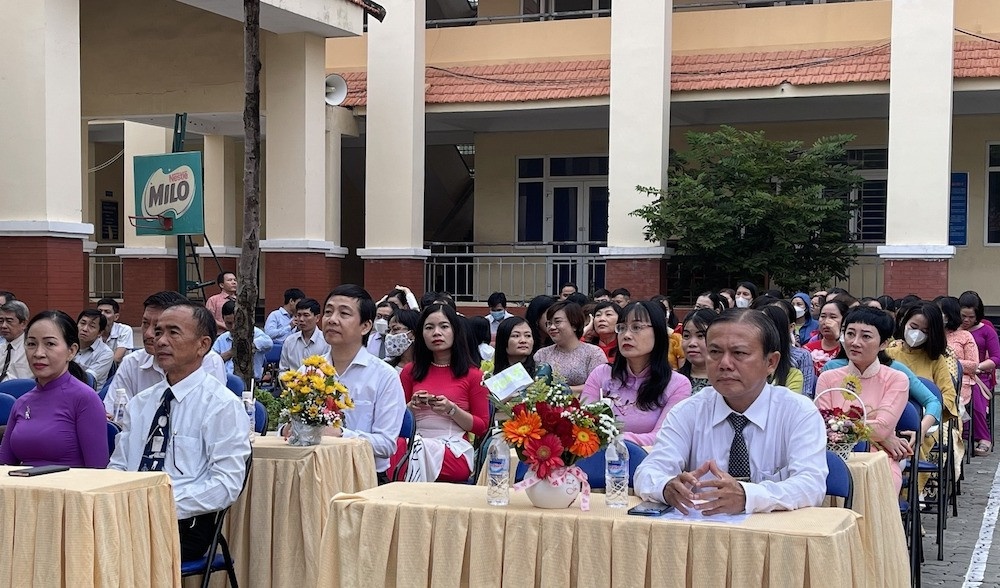 Ket qua xu ly vu 9 giao vien cap 3 bi mien nhiem khong ro ly do hinh anh