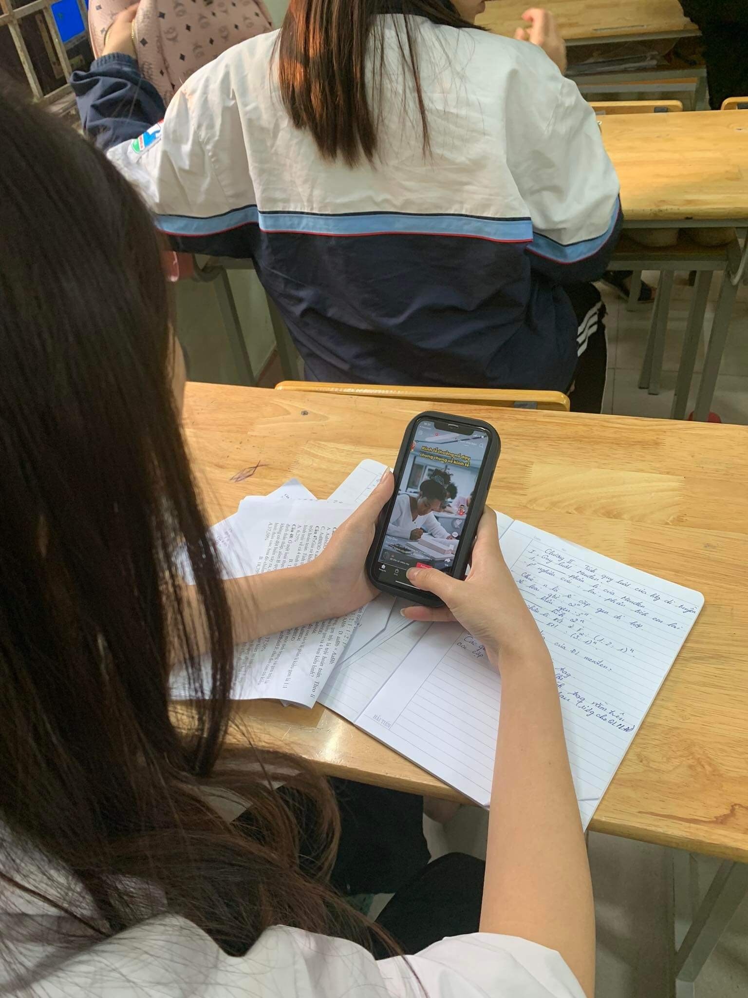 TikToker tu van chon nganh anh 3