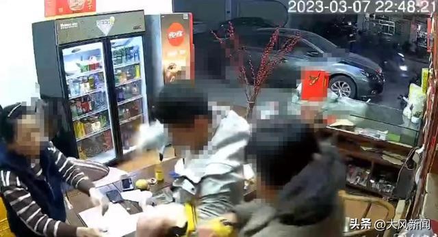 Danh vo con vi con khong hieu bai hinh anh