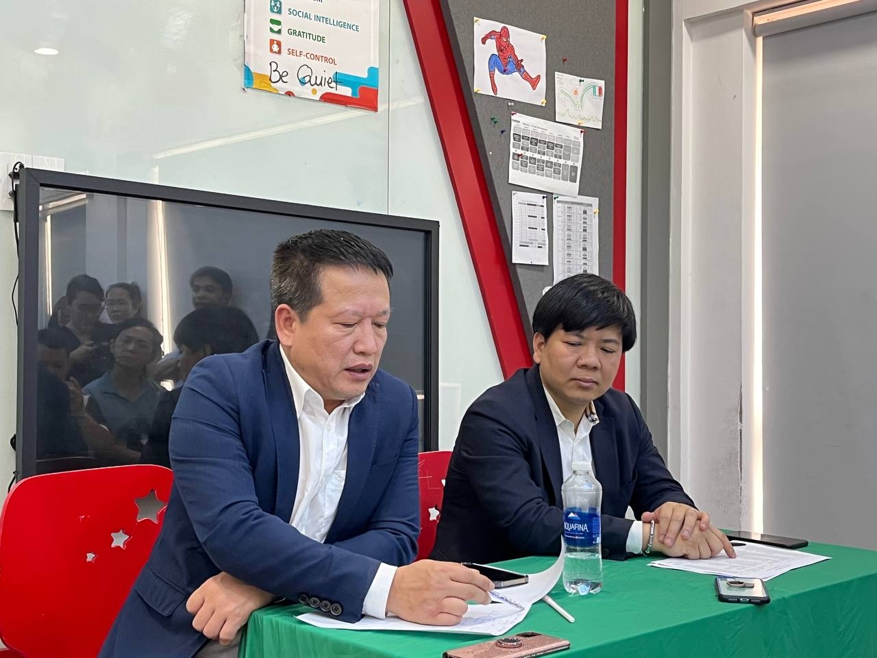 Apax Leaders hoan phi anh 1