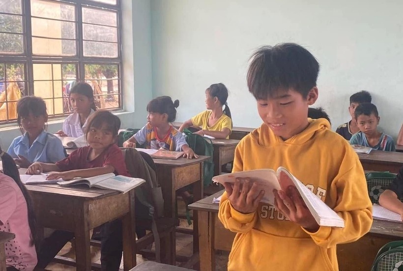 Nam sinh lop 4 cuu hai hoc sinh lop 12 bi duoi nuoc hinh anh