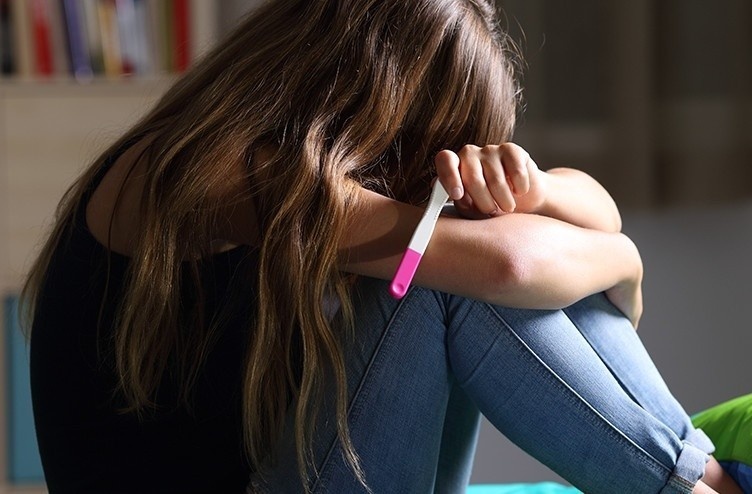 Lam ro vu nu sinh lop 8 bat ngo sinh con hinh anh