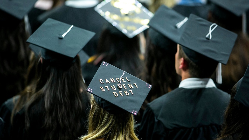 64 tuoi van chua tra het khoan no sinh vien 17.000 USD hinh anh