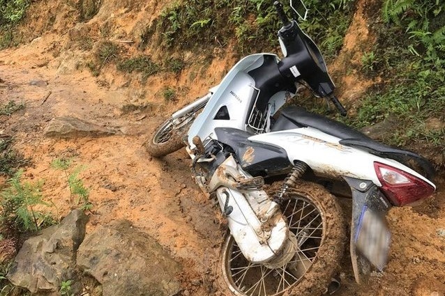 Nu giao vien cam ban o Ha Giang tu vong tren duong toi truong hinh anh