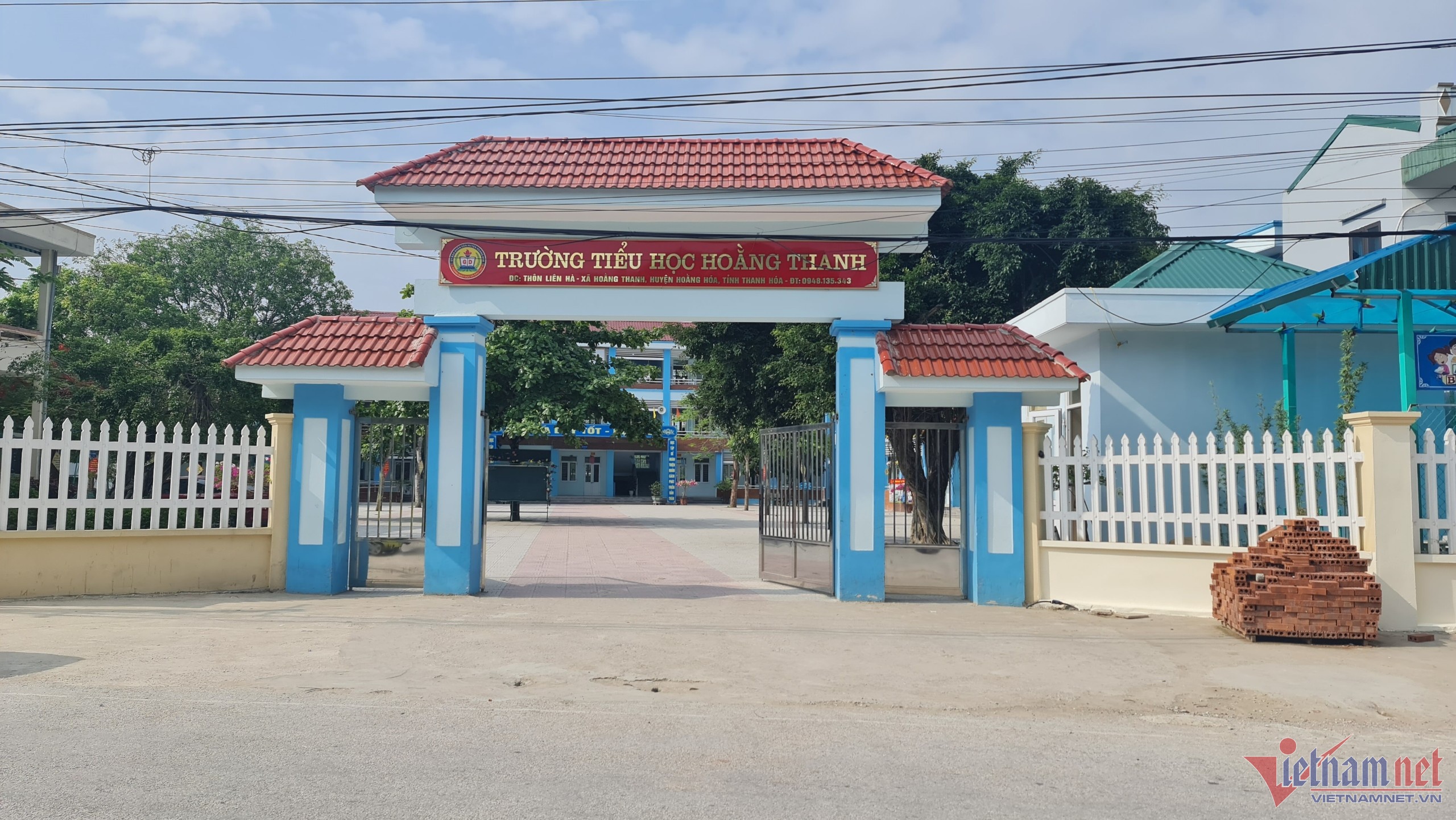 Sap het nam hoc, truong thu them 600.000 dong/em de sua chua hinh anh