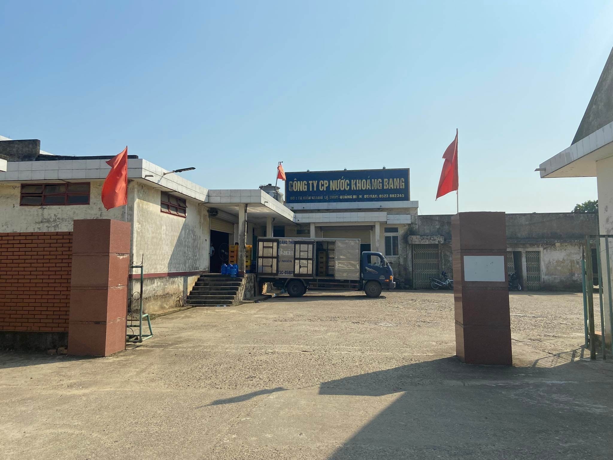 đỉa trong bình nước ảnh 1 dia trong binh nuoc anh 1