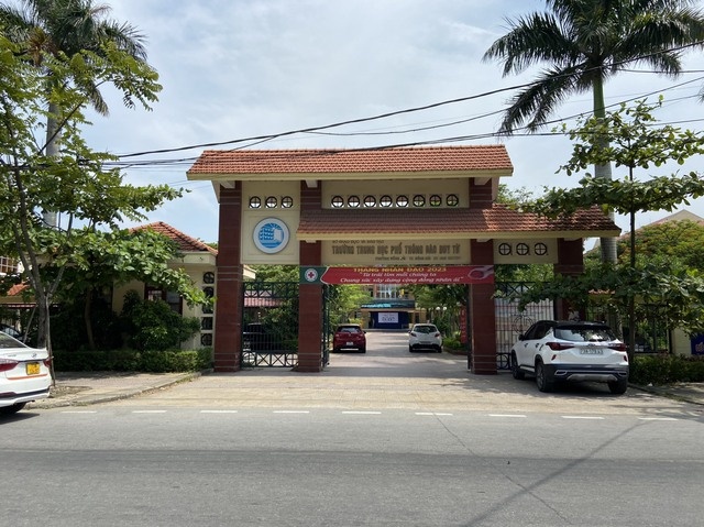 Giao vien chu nhiem thu quy lop 'bat thuong', hieu truong noi gi? hinh anh