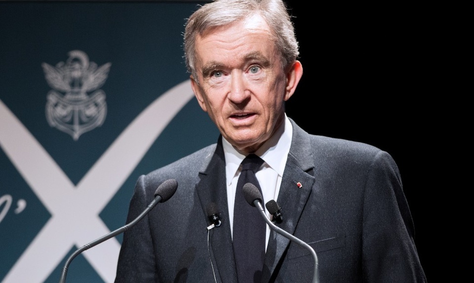 Meta bi phat tien anh 2