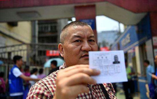 Thi sinh thi gaokao lan thu 27 hinh anh