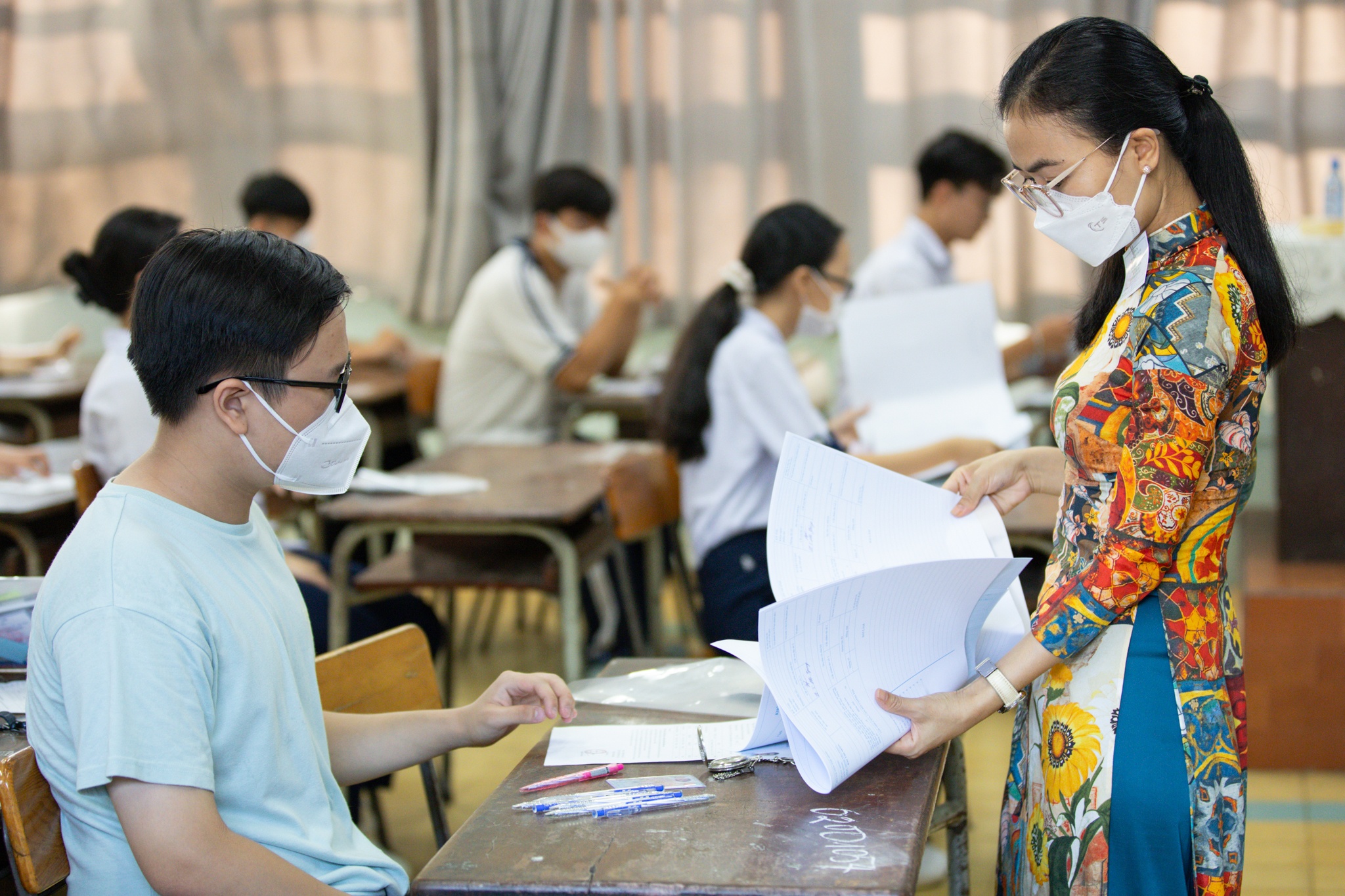 thi tot nghiep THPT anh 10