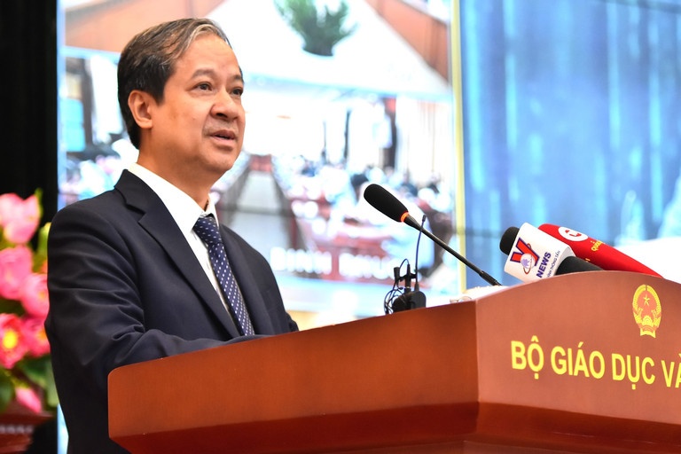 'Tien' va 'con nguoi' la 2 tu khoa quan trong trong doi moi giao duc hinh anh