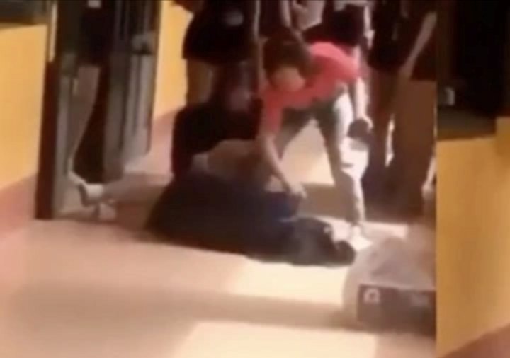 Nu sinh Ha Noi khoc, quy truoc cua lop den kiet suc: Truong bao cao gi hinh anh