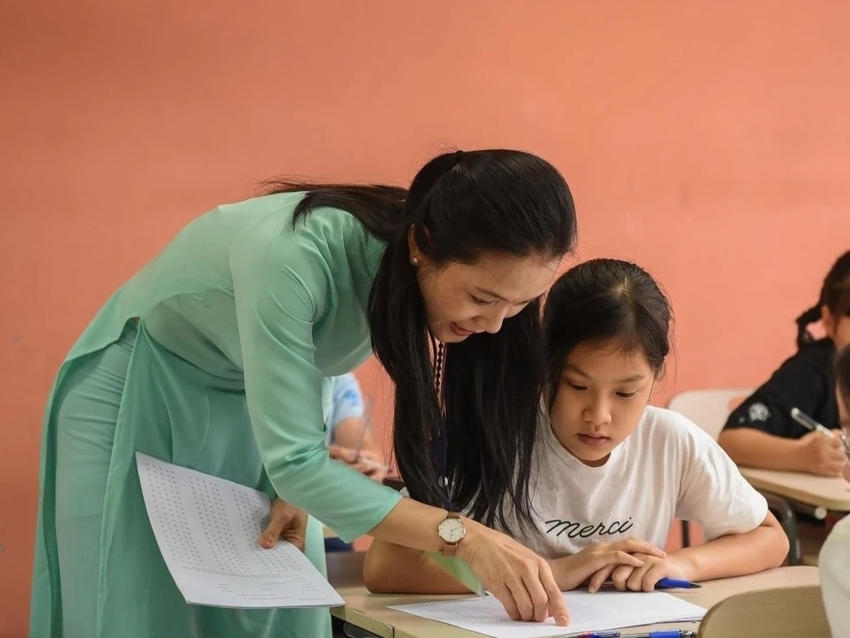 Giao vien mong tang luong, sinh vien mong giam hoc phi nam 2024 hinh anh