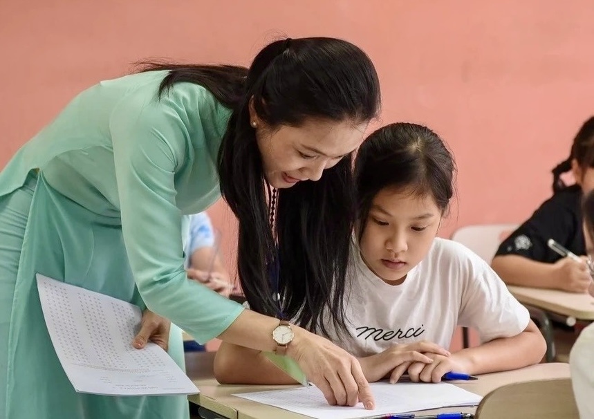 Van thieu hang chuc nghin giao vien de tieng Anh thanh ngon ngu hai hinh anh