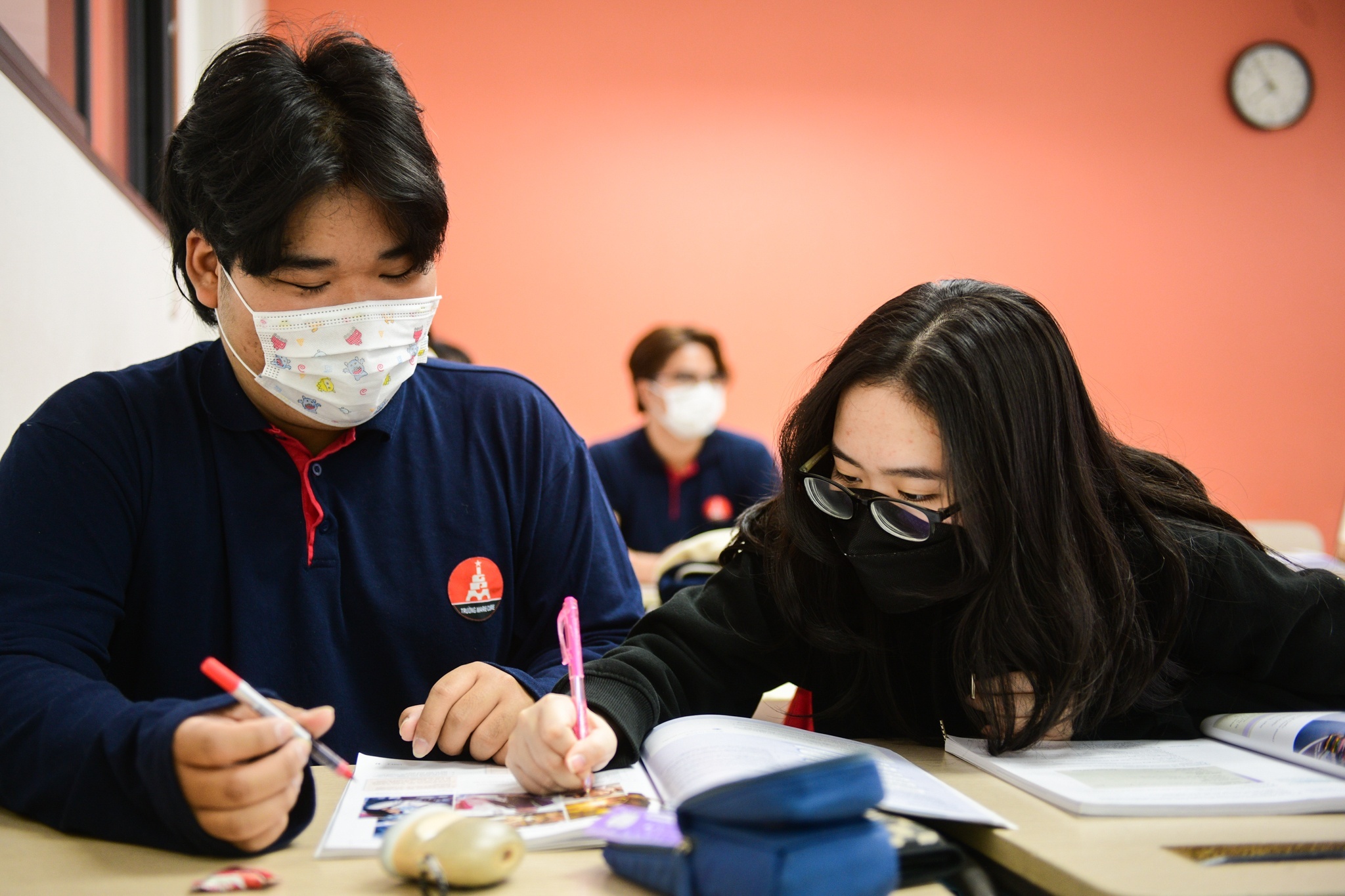 No ro cuoc thi gan mac quoc te, truong vi thanh tich ep tro phai co hinh anh