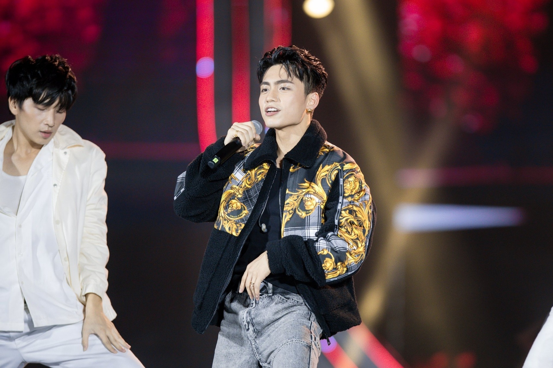 Truong choi lon, chi tien moi nguoi noi tieng don Tet cung hoc sinh hinh anh