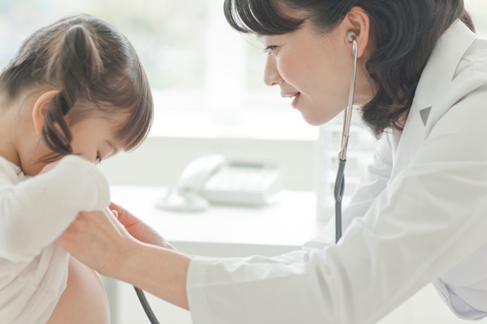 Nhat Ban cam coi quan ao hoc sinh khi kiem tra suc khoe hinh anh