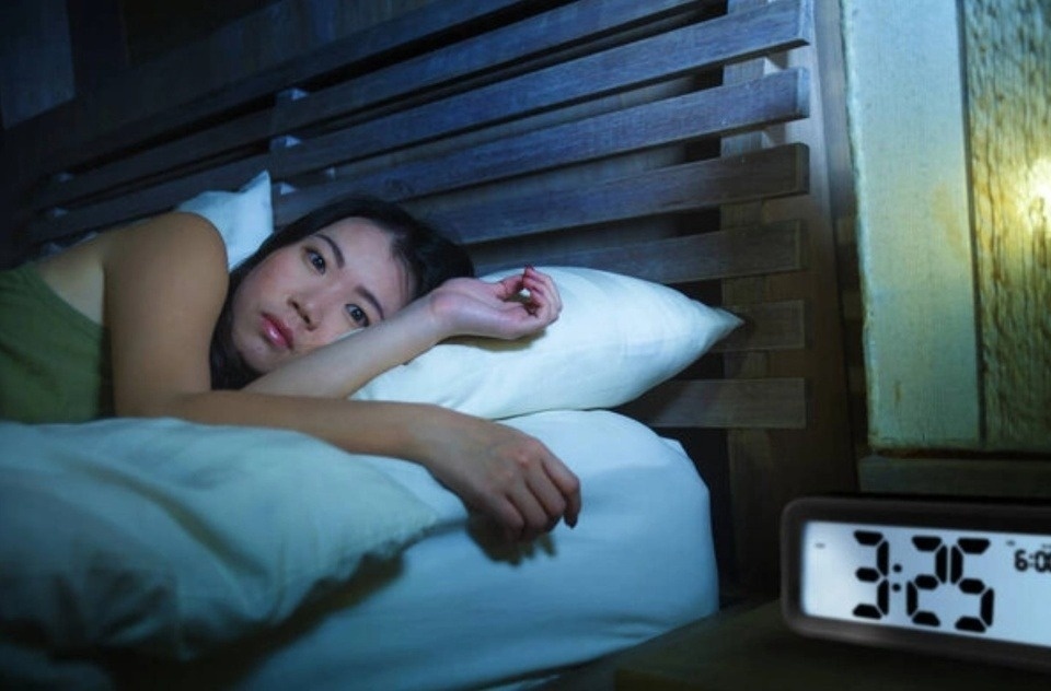 Cuoi cung da ro ly do chung ta mat ngu khi mac Covid-19 hinh anh
