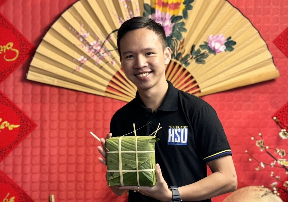 Cam xuc trai nguoc cua du hoc sinh khi lan dau don Tet xa nha hinh anh