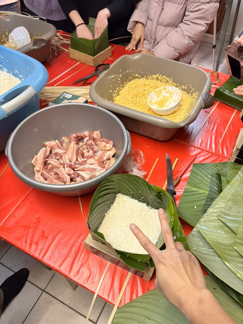 du hoc sinh don tet anh 3