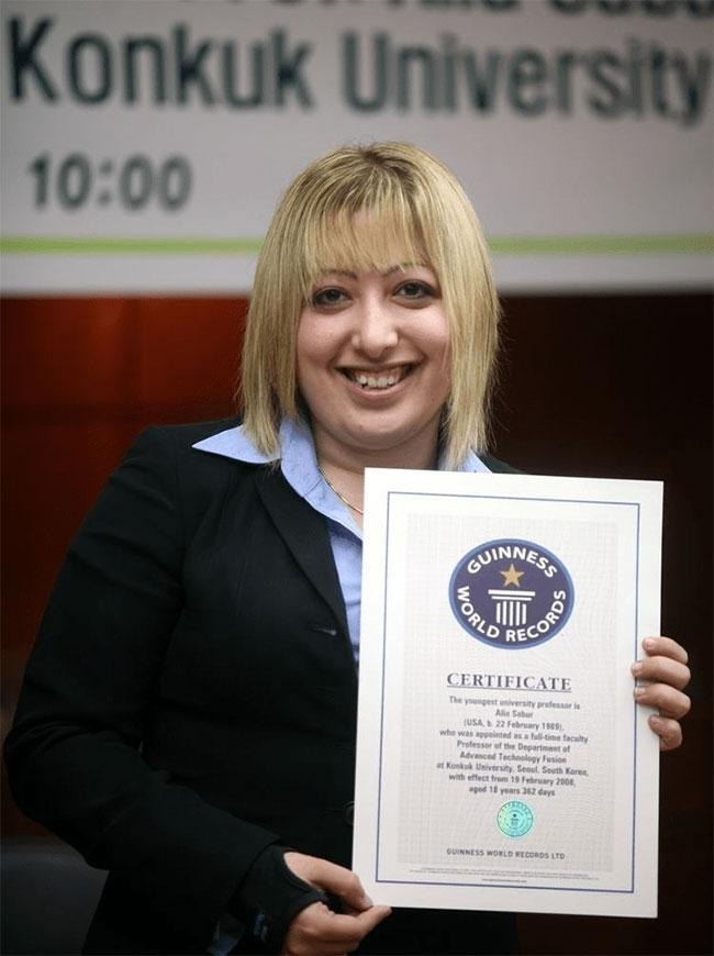 giao su tre nhat anh 1