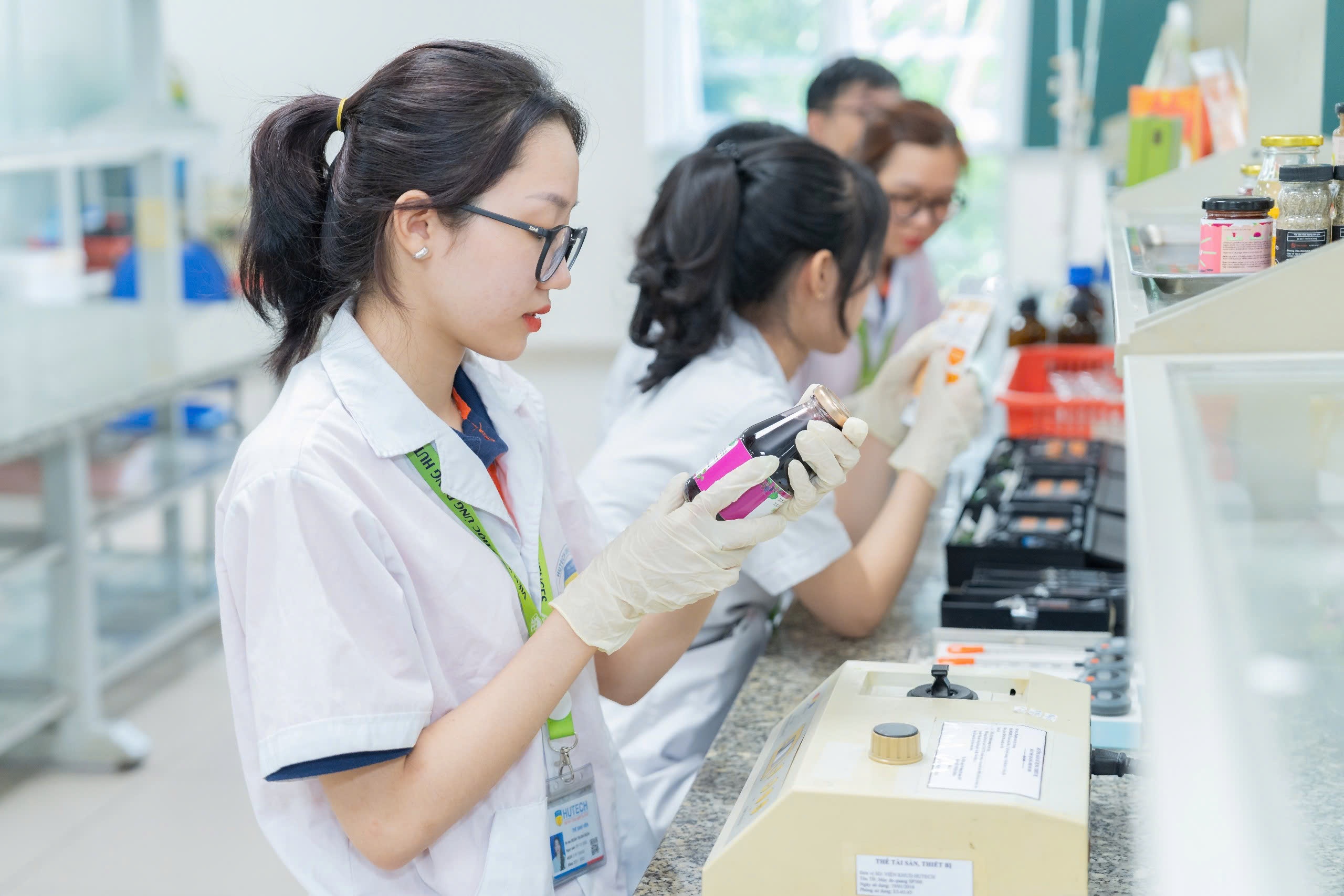 Mot truong dai hoc cam ket khong tang hoc phi toan khoa hinh anh