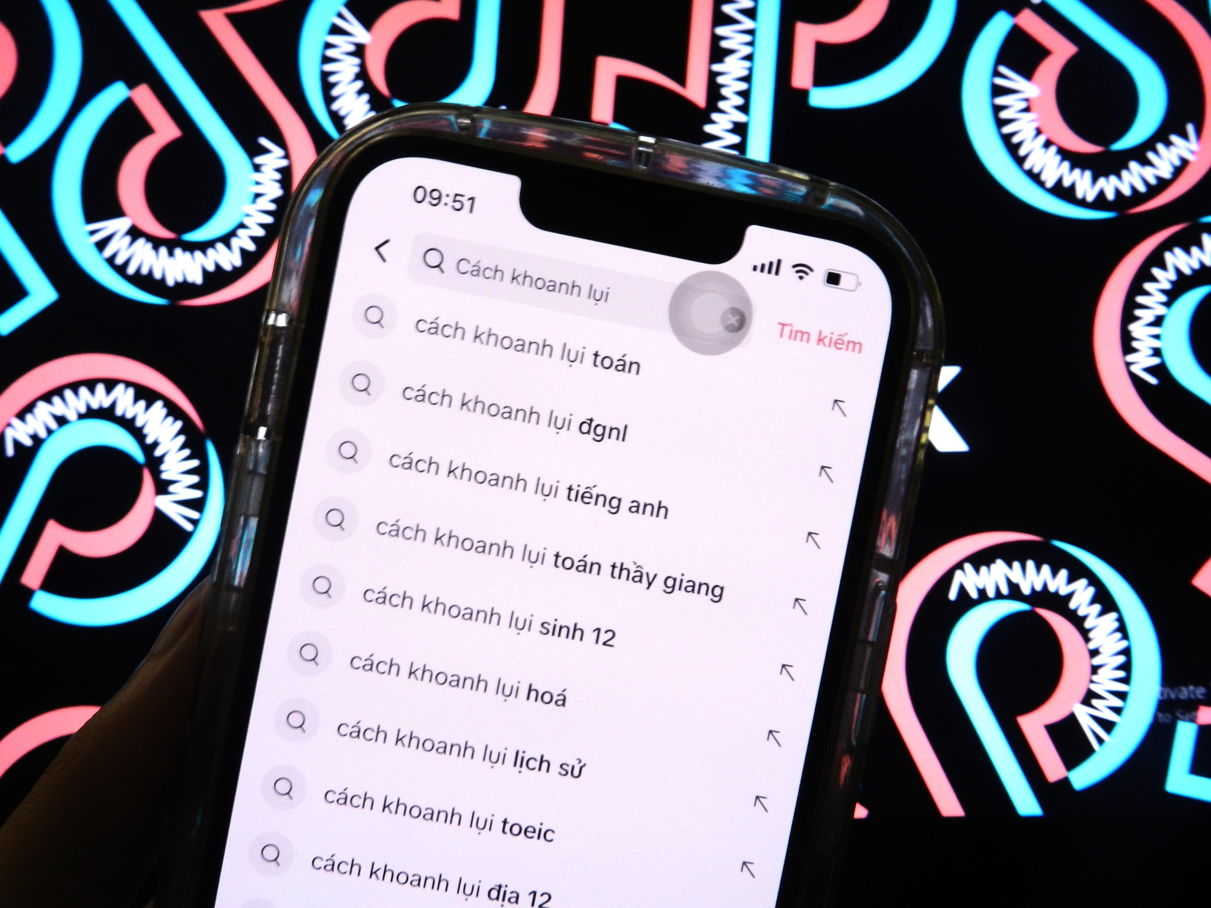 Video day 'khoanh lui' tao ra the he luoi hoc, lach luat hinh anh