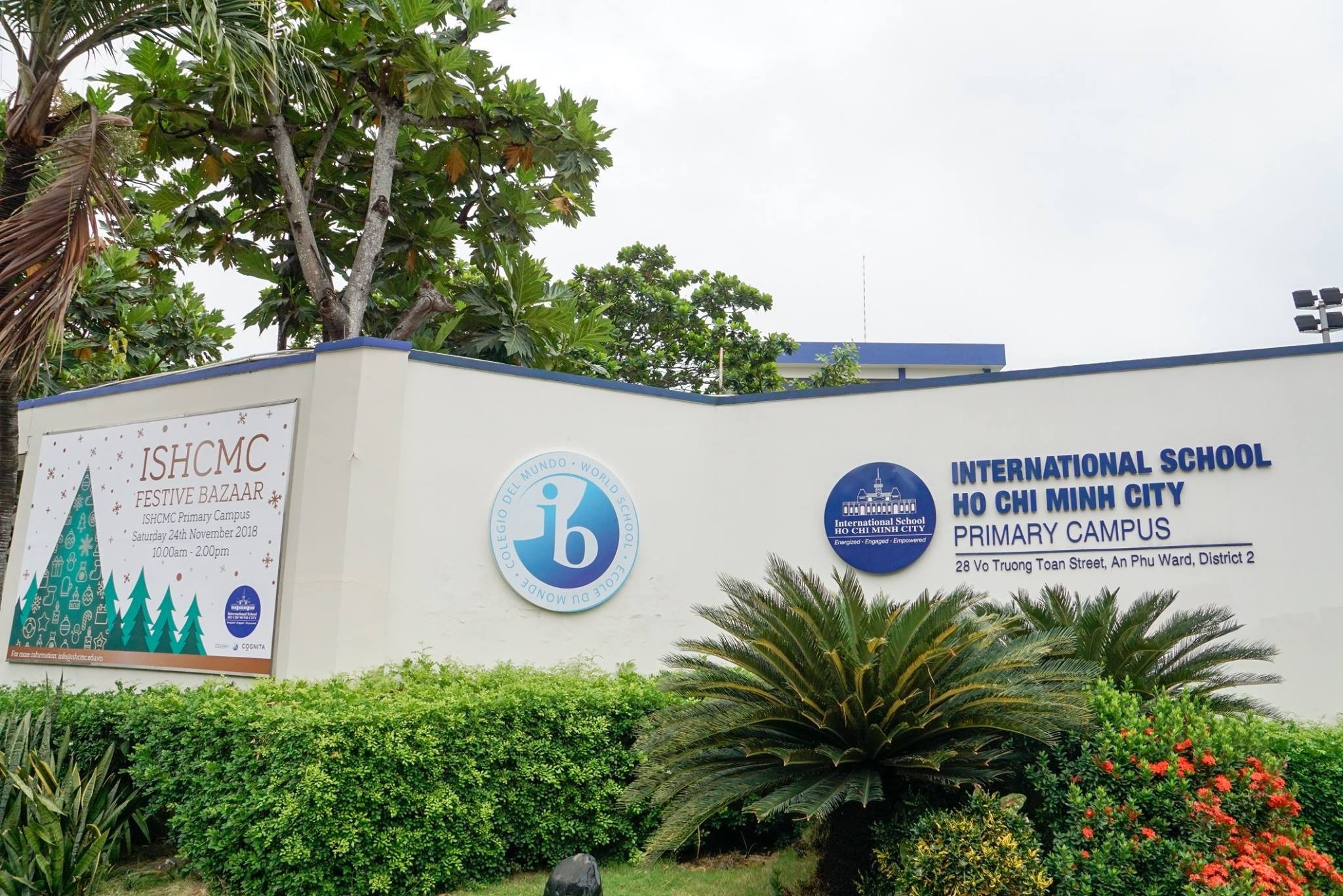 Phu huynh truong quoc te soc khi con duoc cho doc sach co chi tiet 18+ hinh anh