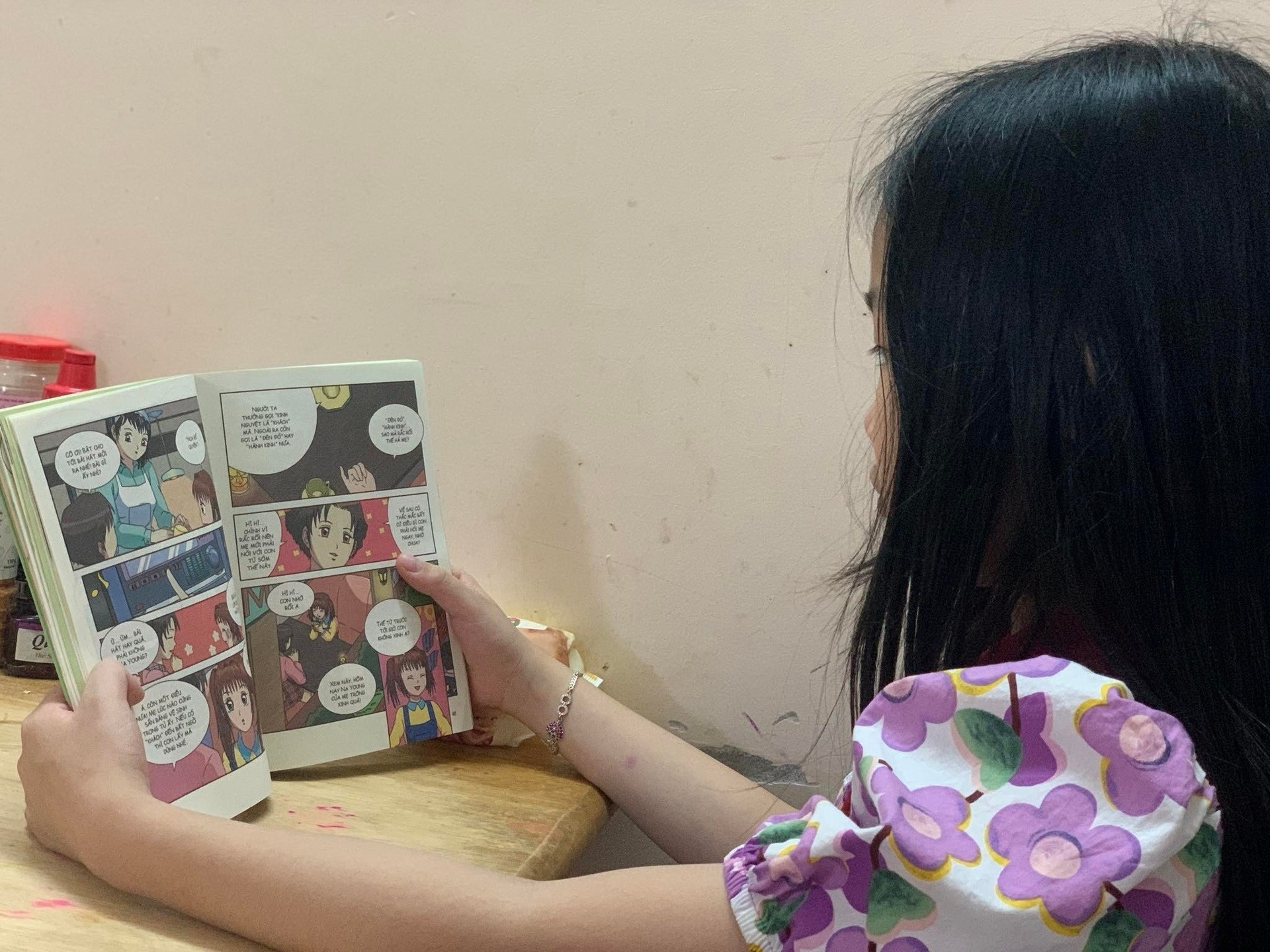 con doc sach 18+ anh 1