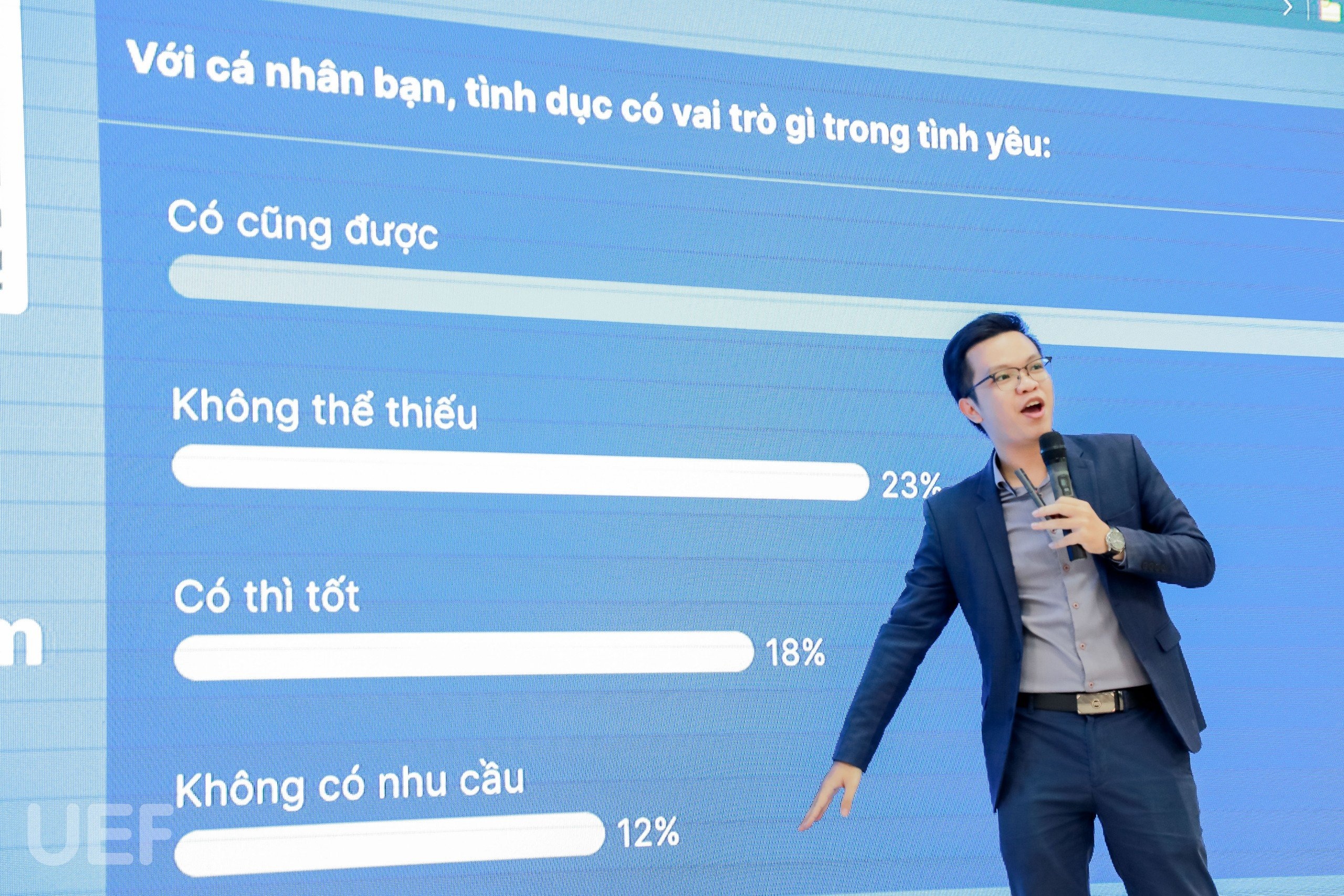 con doc sach 18+ anh 2