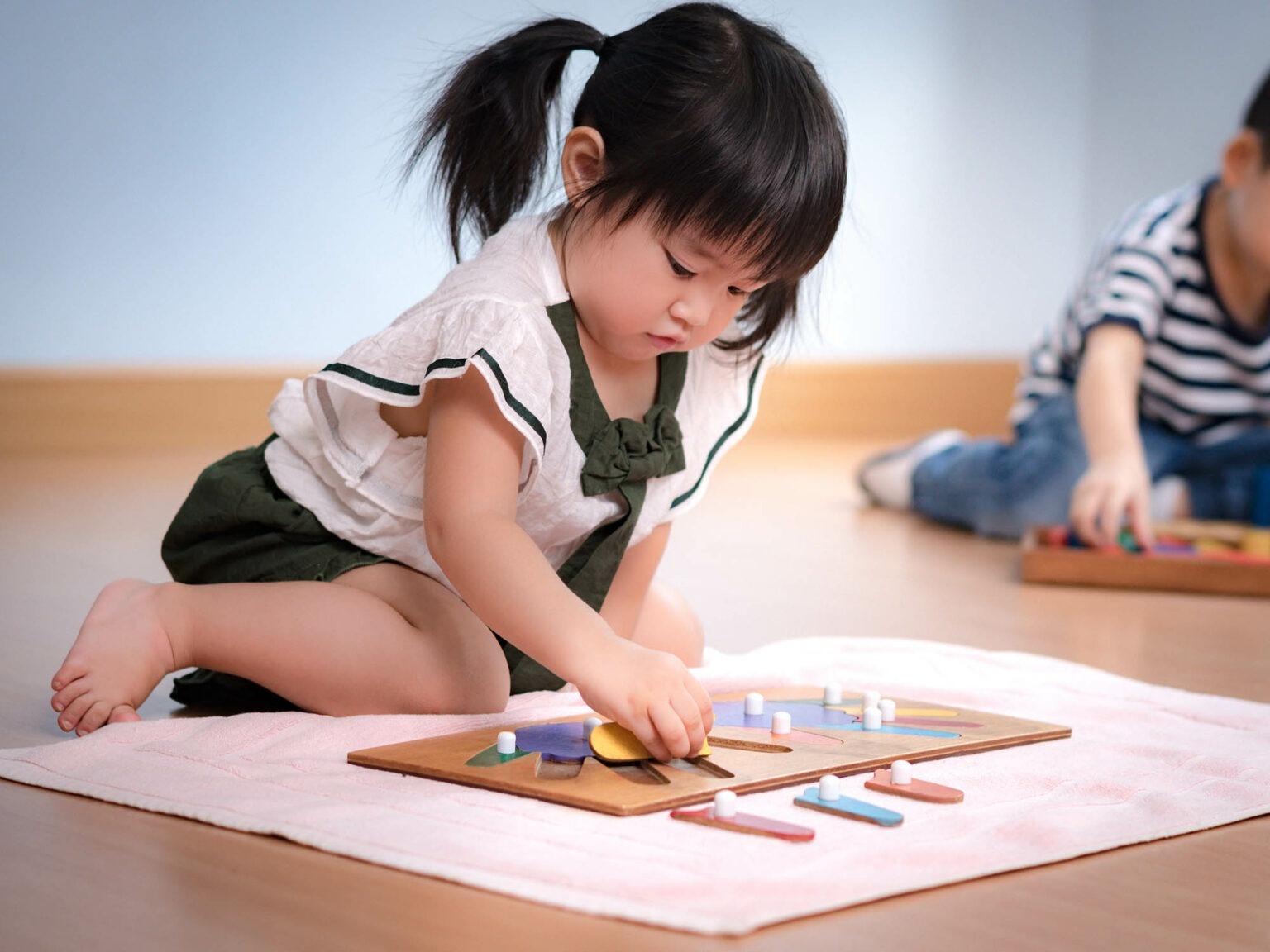 Ai noi phu huynh 'truyen thong' gap tre Montessori se 'phat dien'? hinh anh