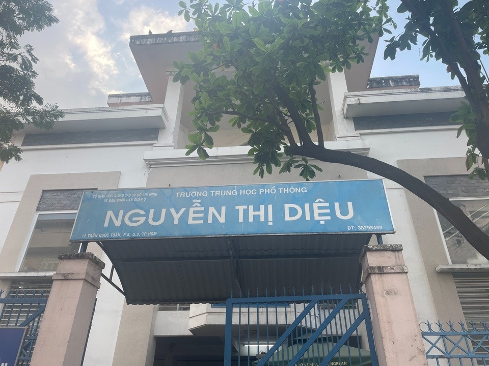 Dinh chi co giao yeu cau 6 hoc sinh danh ban cung lop hinh anh