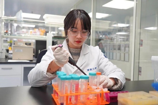 Tien si 29 tuoi vua tot nghiep nhan duoc dai ngo nhu giao su hinh anh