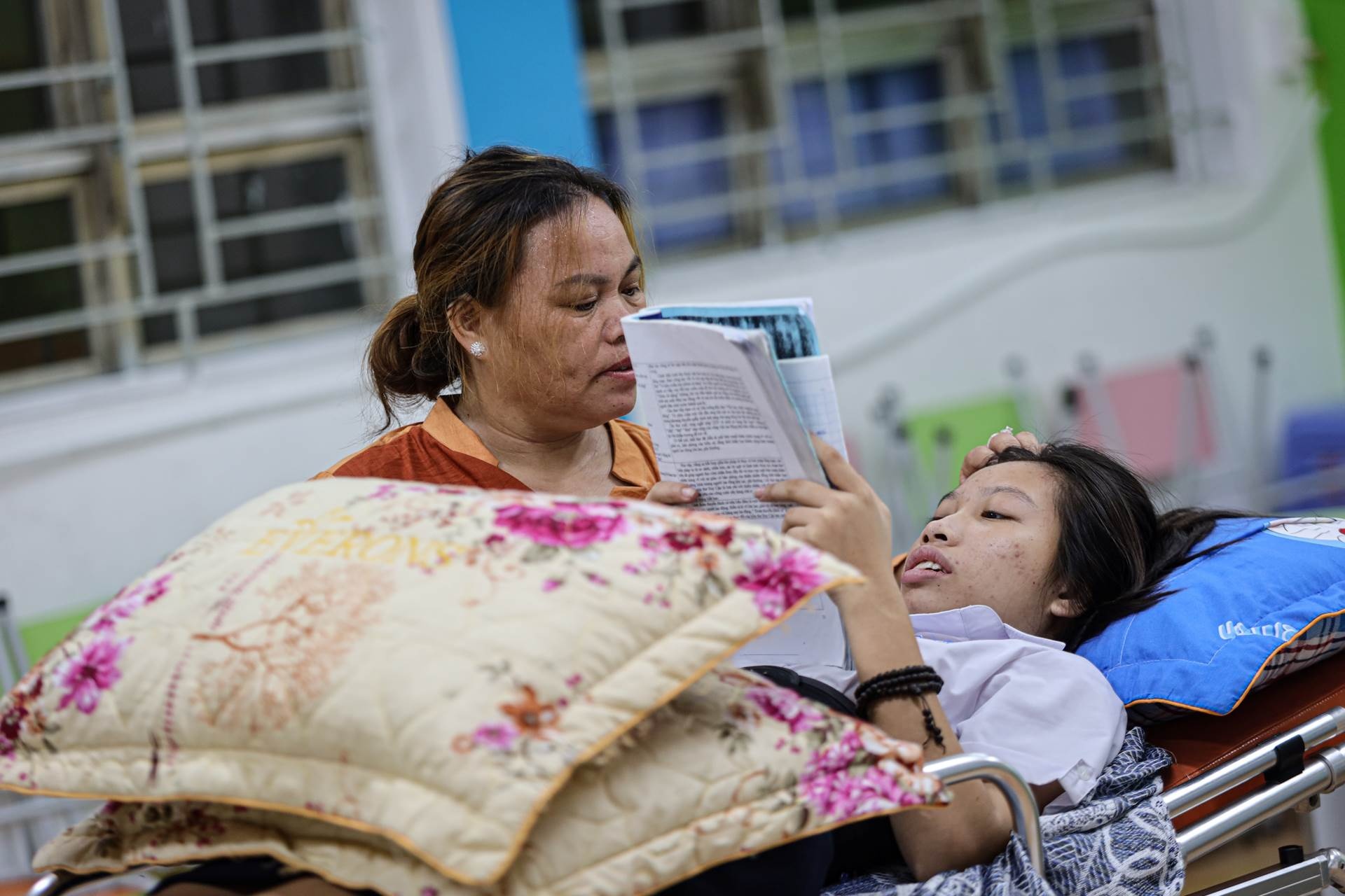 Xem xet dac cach vao lop 10 cho thi sinh nam cang viet bai o TP.HCM hinh anh