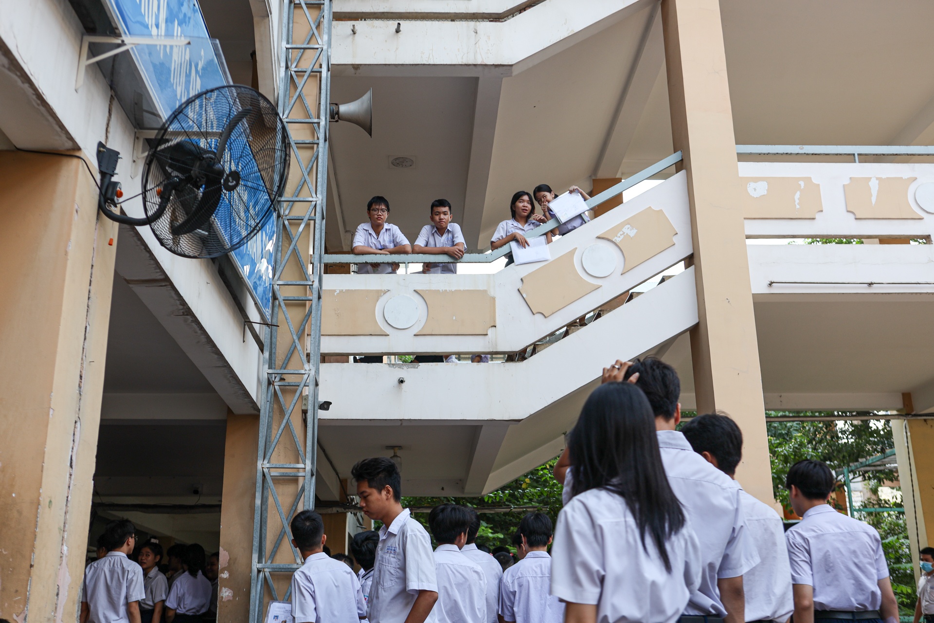 thi lop 10 tp.hcm anh 11