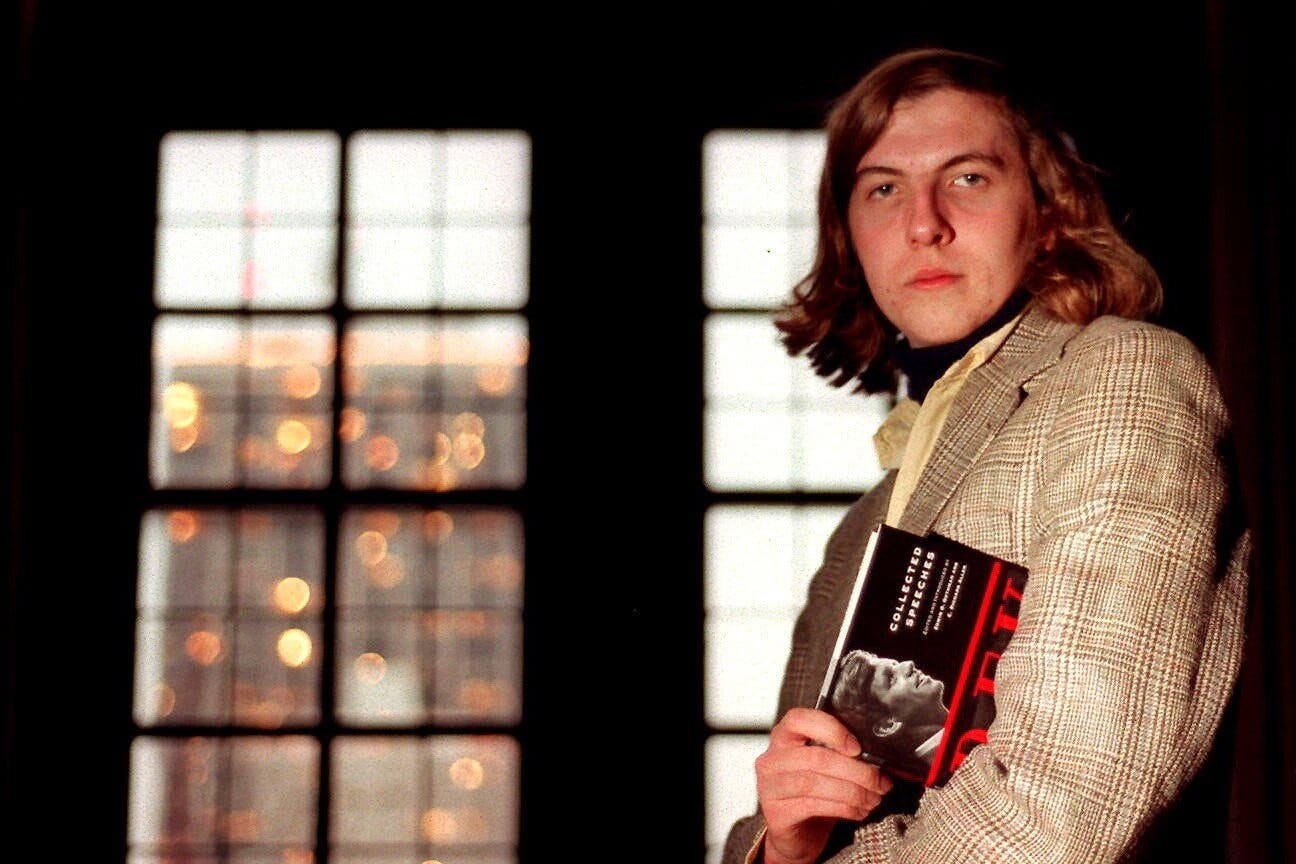 Danh nua doi nguoi de lay 16 tam bang o dai hoc hinh anh