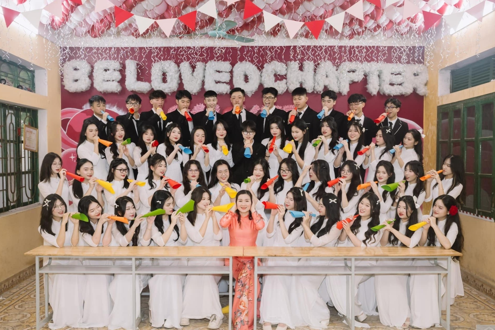 Mot lop co 41/48 hoc sinh dat tren diem 9 mon Van hinh anh