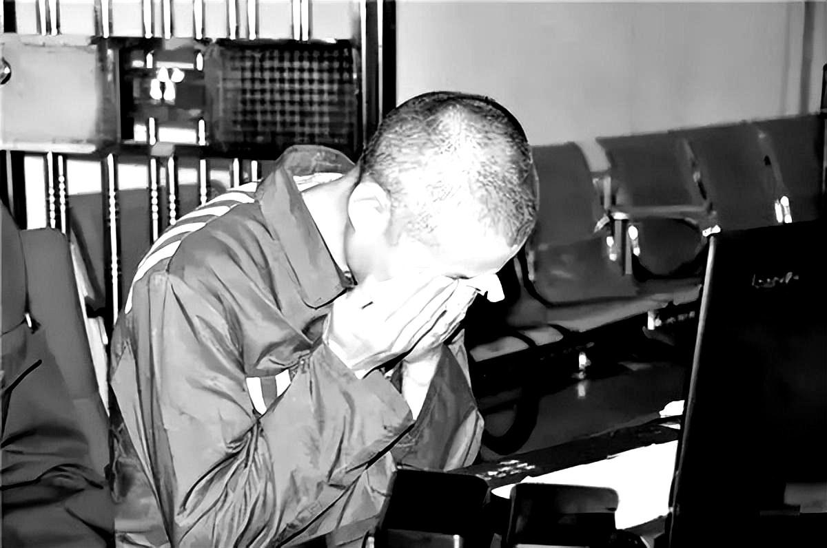 Nguoi cha tu nhan bat khoc khi nghe tin con dau dai hoc hinh anh