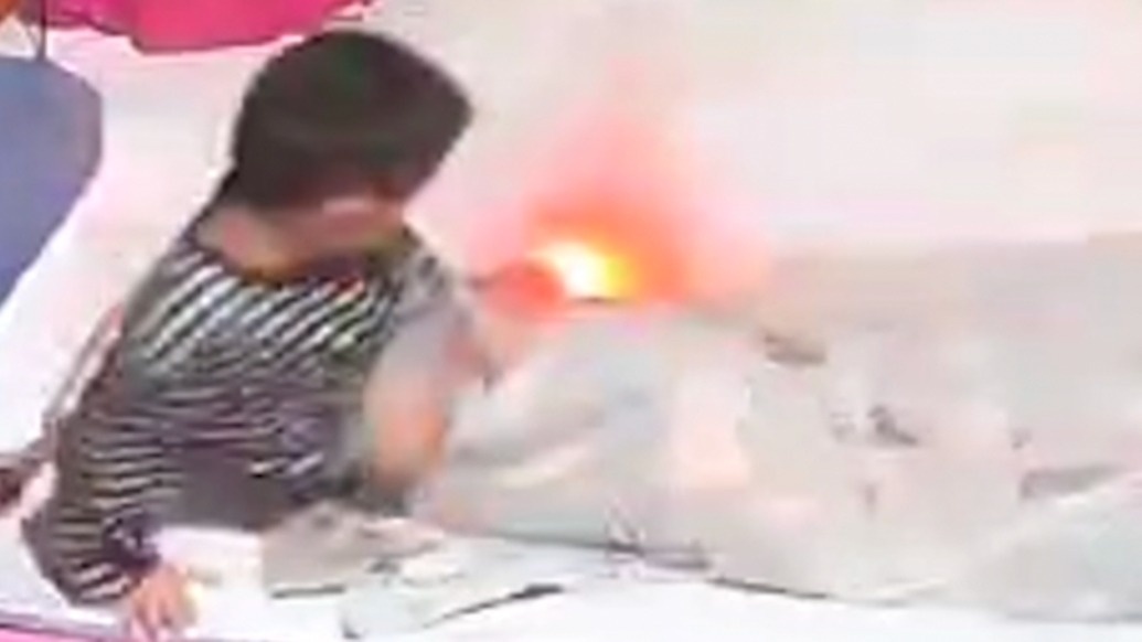 Cau be 8 tuoi nhanh tri dap tat dam chay trong gang tac hinh anh