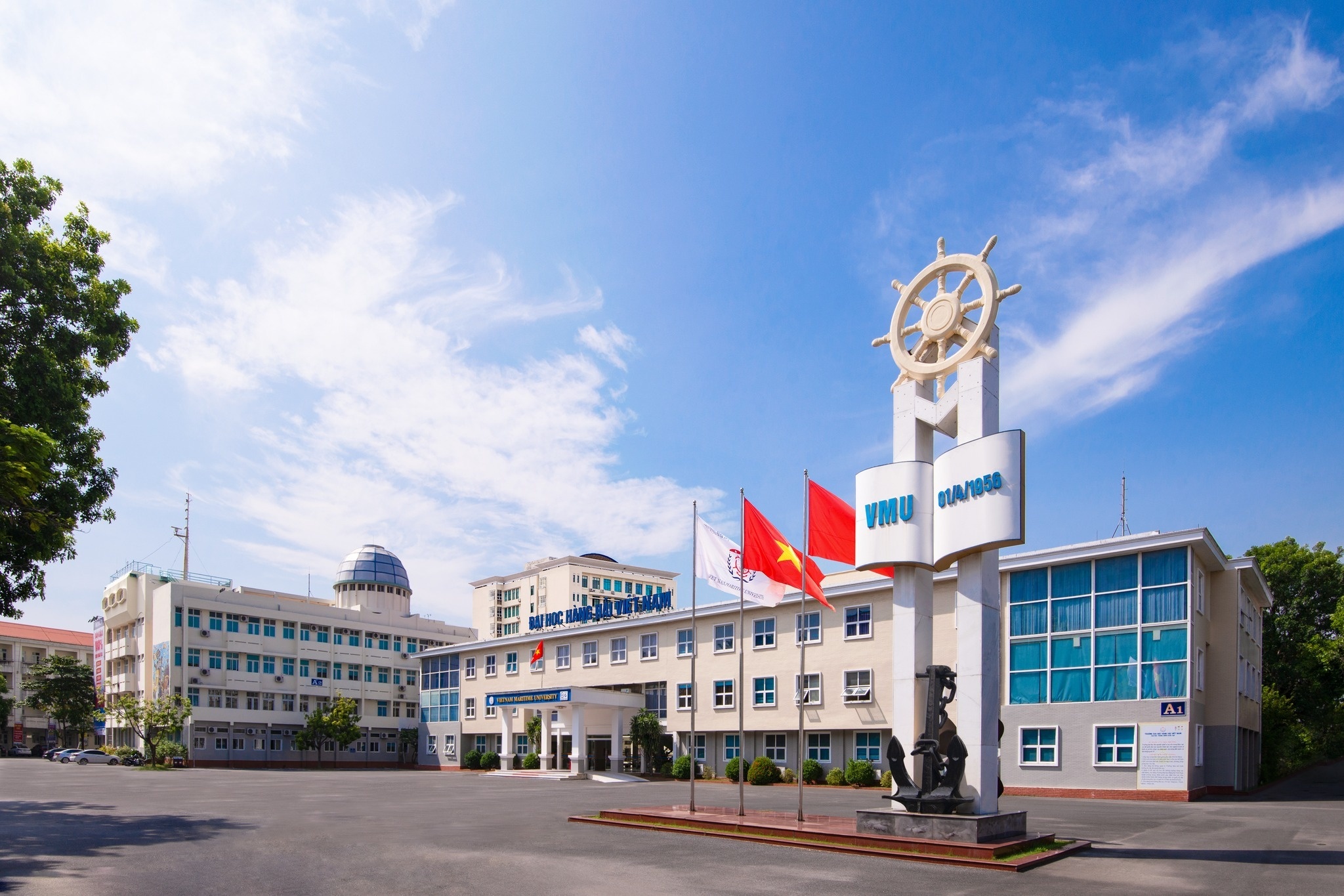 Bao tan, mot truong dai hoc van cho sinh vien o nha de dam bao an toan hinh anh