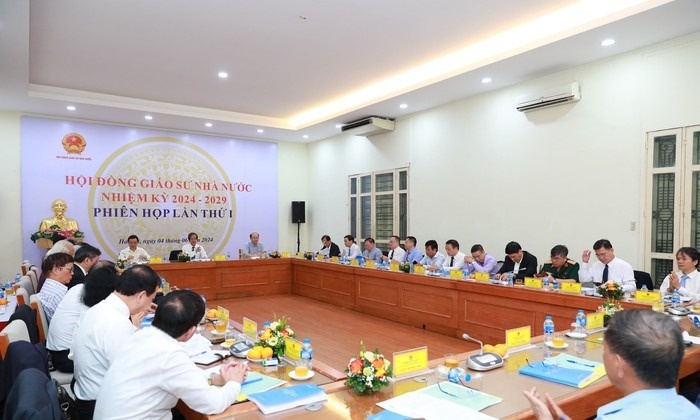 Ung vien giao su tre nhat nam nay la ai? hinh anh