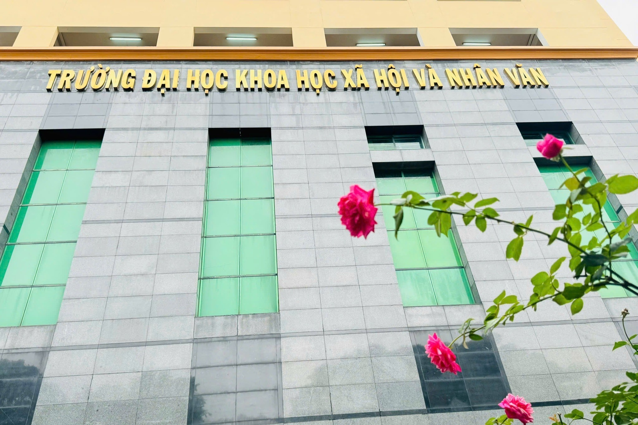 Truong huy khai giang, quyen gop 100 trieu dong cho vung lu hinh anh