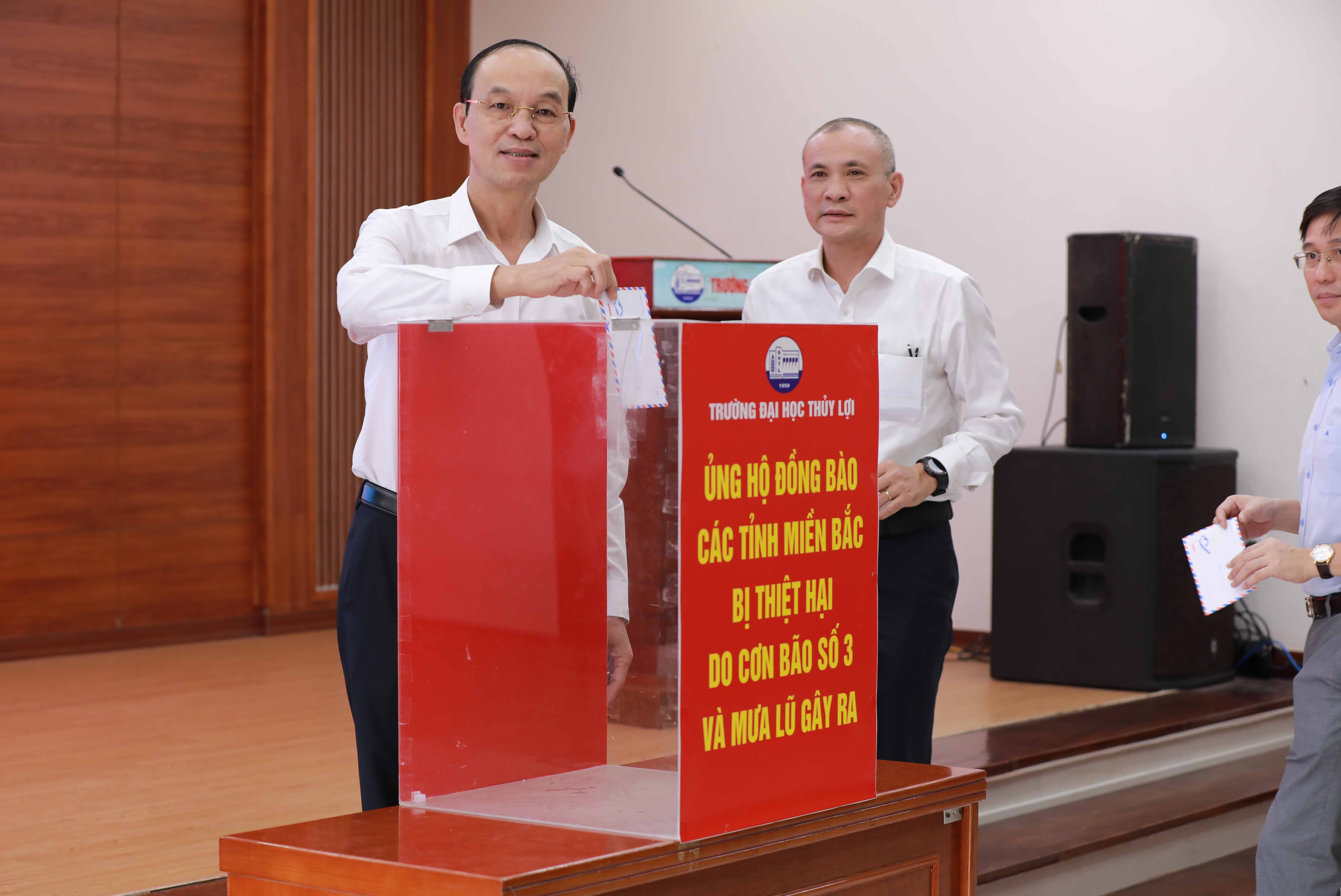 Nhieu truong dai hoc ho tro tien mat cho sinh vien vung lu hinh anh