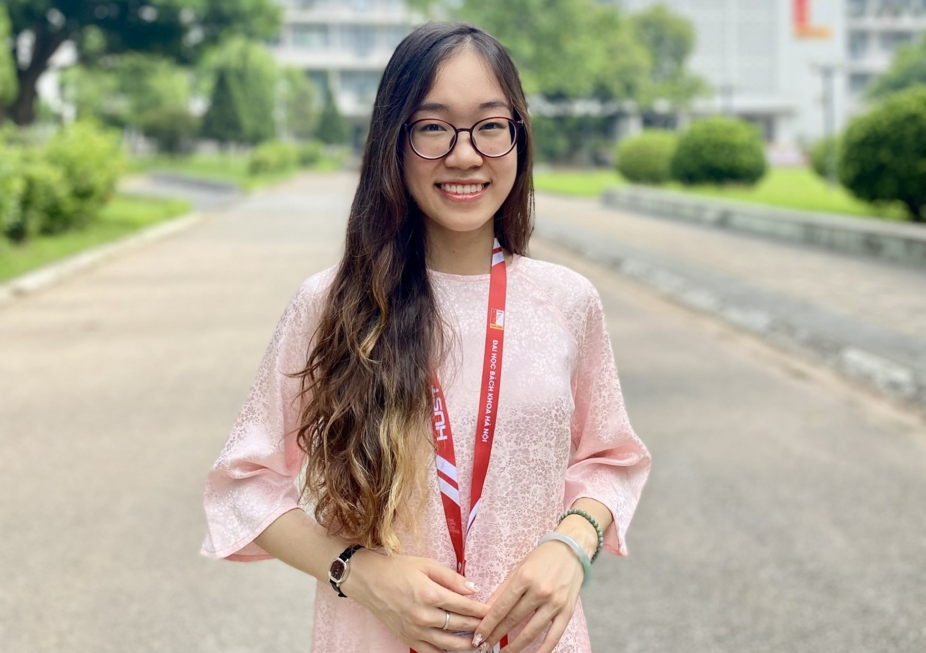 Nu giang vien gen Z tre nhat DH Bach khoa Ha Noi hinh anh