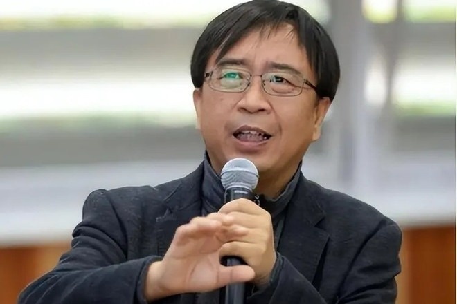 Giao su dung sau ve tinh va sieu may tinh luong tu nhanh nhat the gioi hinh anh