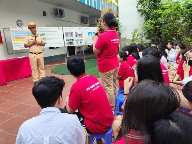 Ha Noi tai dien tuyen sinh 'chui' lop 10 hinh anh