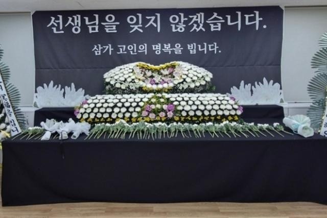 Giao vien Han Quoc qua doi truoc dam cuoi vi lam viec qua suc hinh anh