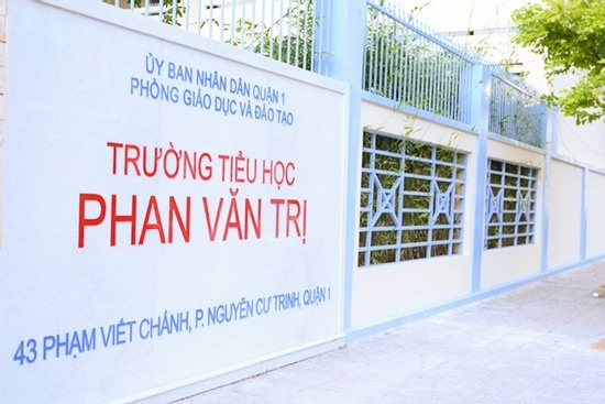 Hieu truong tu choi nhan hoa ngay 20/11, mong nhan qua khac hinh anh