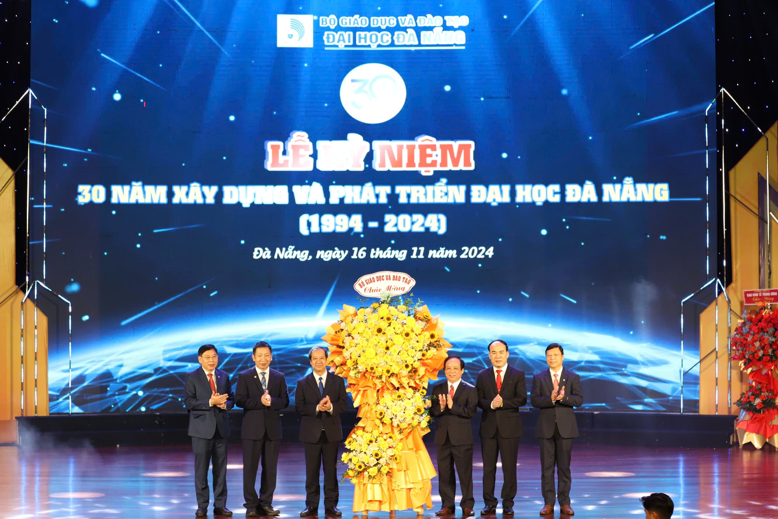 Dai hoc Da Nang ky niem 30 nam xay dung va phat trien hinh anh